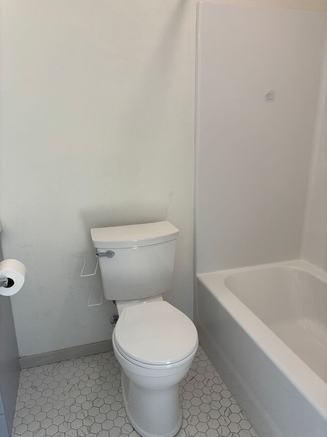 Building Photo - Cute Updated Home in Newberg