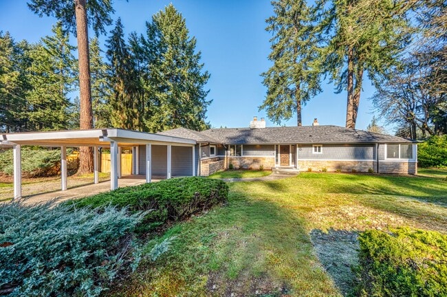 Building Photo - Lakewood Rambler 3 bedroom + Bonus