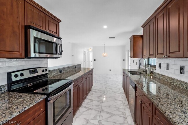 Building Photo - 18659 Sarasota Rd