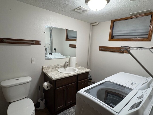 Building Photo - 320 Fanelle Ave