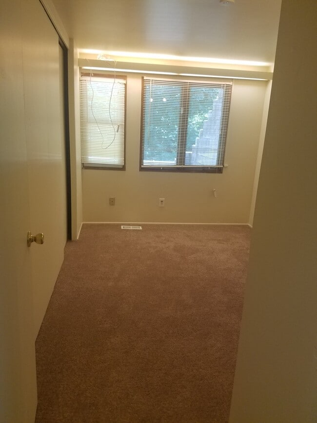 Building Photo - Single Family Home within walking distance to Quinnipiac