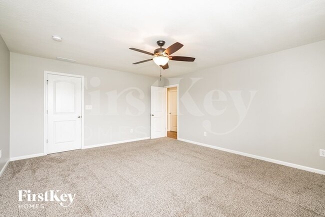 Building Photo - 8858 Hemingway Dr