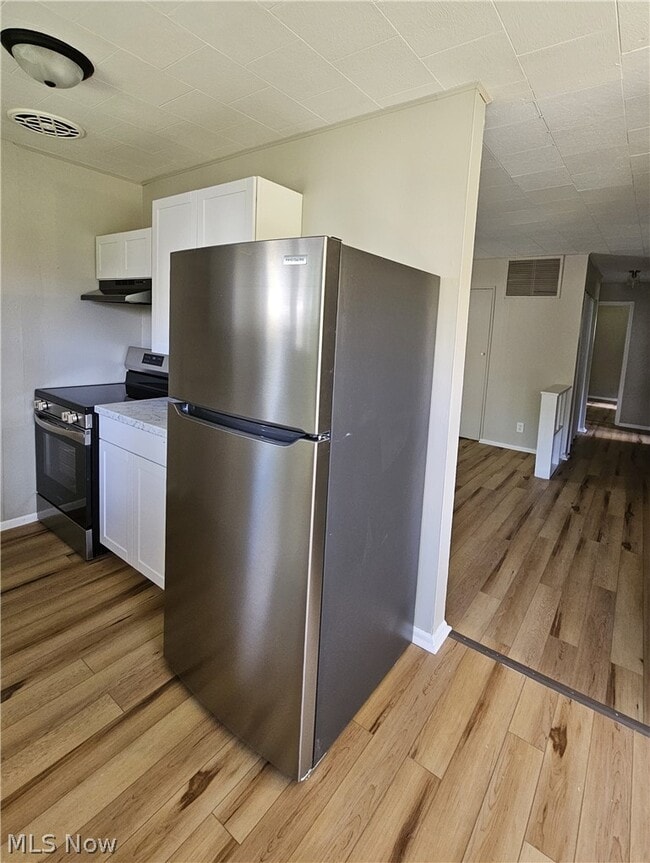 Building Photo - 1859 Sheffield Dr