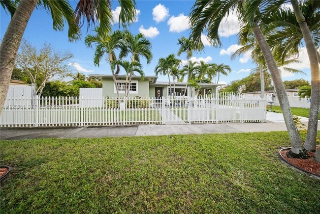 Building Photo - 300 NE 175th St