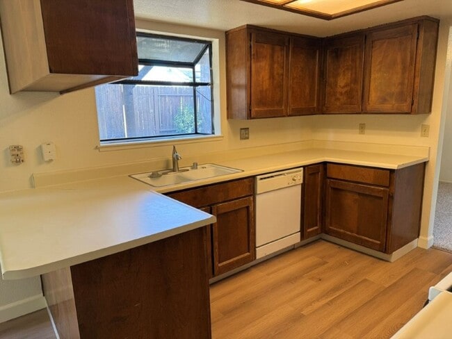 Building Photo - Updated 4 Bedroom 2.5 Bath Vacaville *Star...