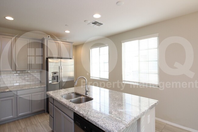 Building Photo - 1731 E Dogwood Ln