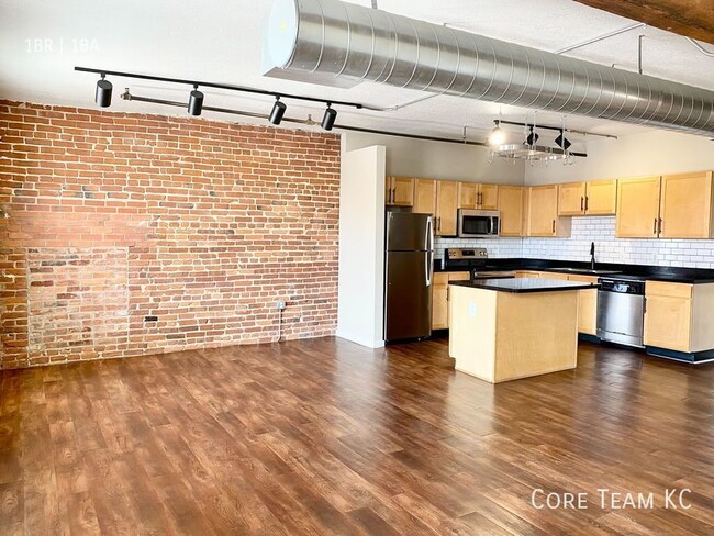 Building Photo - 1 Bedroom Loft For Rent in the River Market