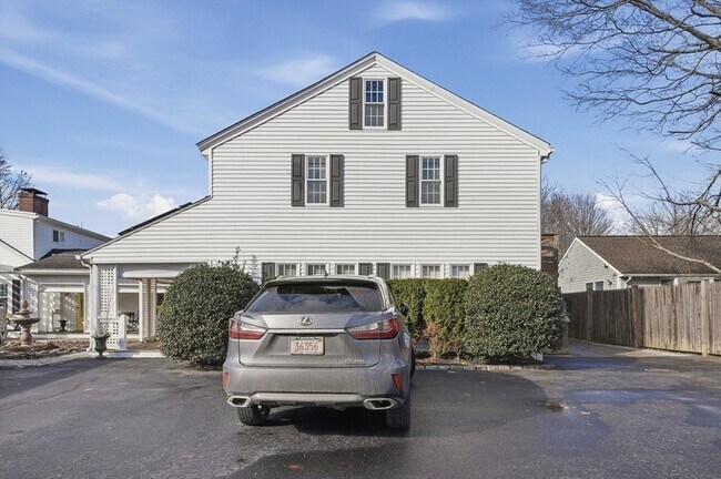 Building Photo - 92 Main St