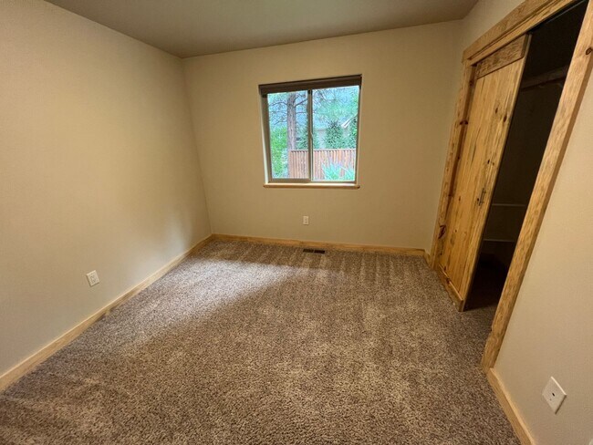 Building Photo - Beautiful Single Level home in Sisters!