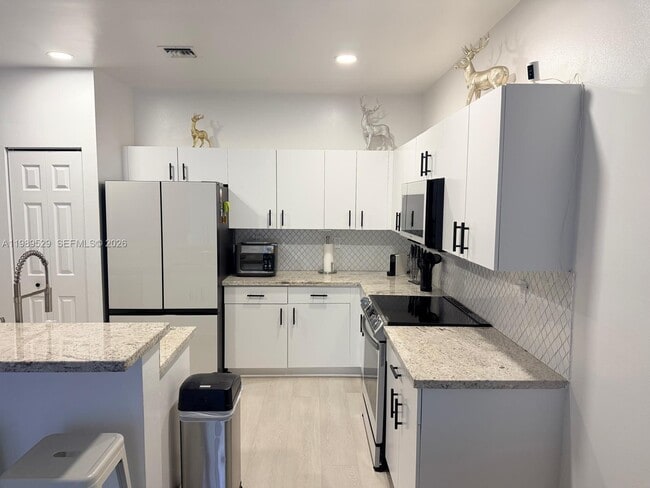 Building Photo - 1022 NE 42nd Terrace