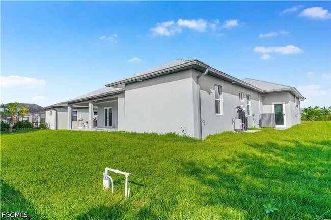 Building Photo - 512 NW 35th Pl