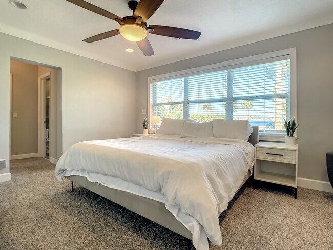 Building Photo - 762 S Beach St