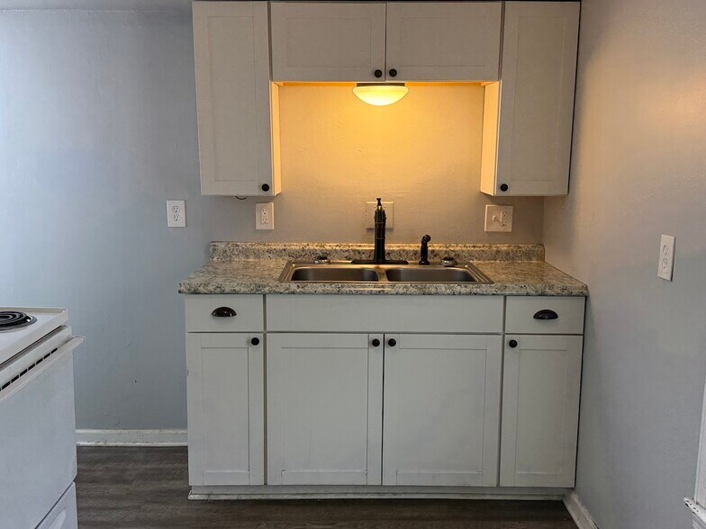 Building Photo - 140 W Union St