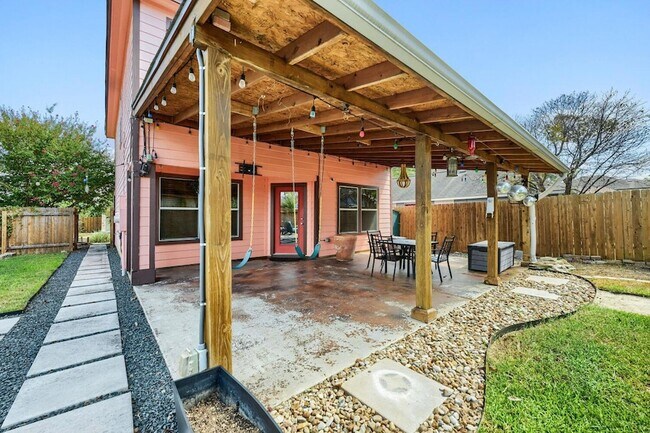 Building Photo - 7425 Thannas Way