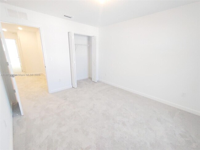 Building Photo - 4363 Hammock Grove Dr