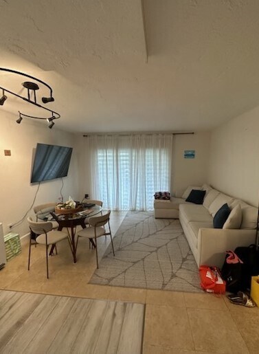 Nice living and dining roomroom and - 14500 SW 88th Ave