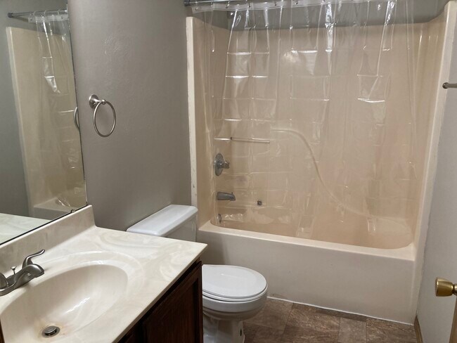 Building Photo - 130 Lauren Circle Apt C