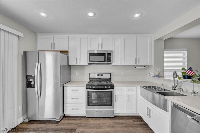 Building Photo - 2066 Dragonslayer Ave