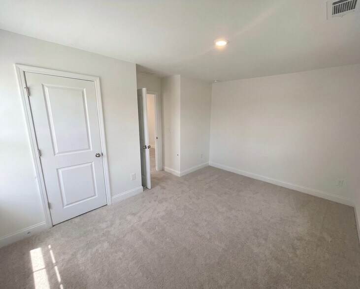 Building Photo - 207 Ensemble Blvd
