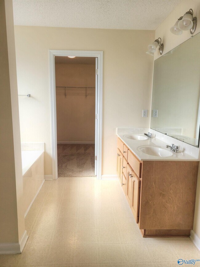 Building Photo - 247 Brockton Dr