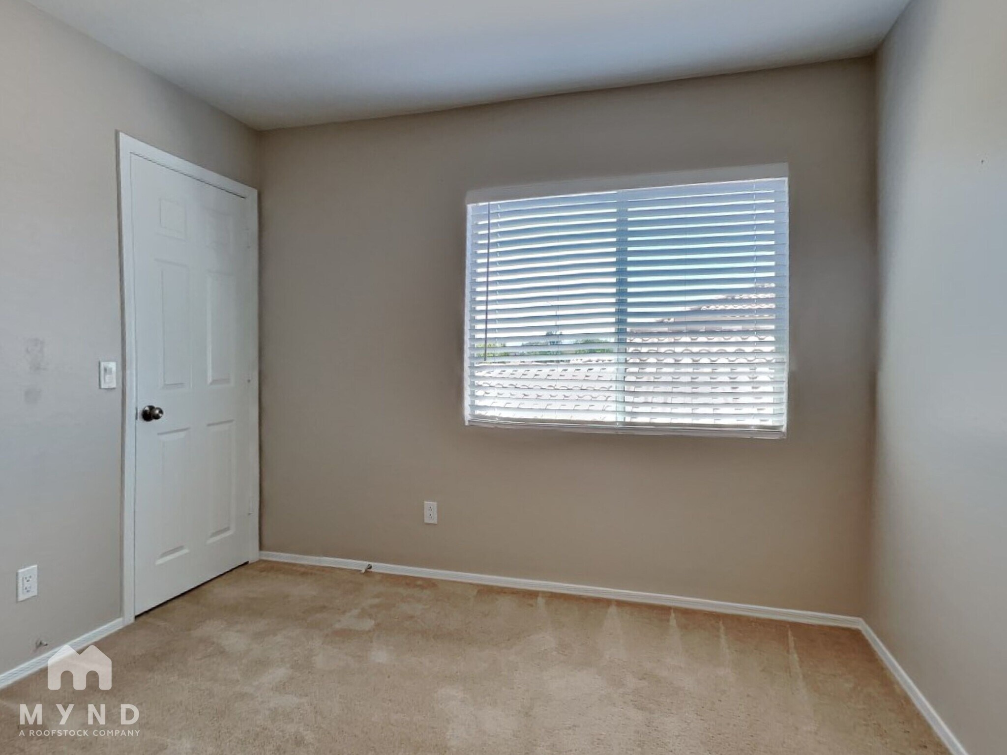 Building Photo - 11802 W Laurel Ln