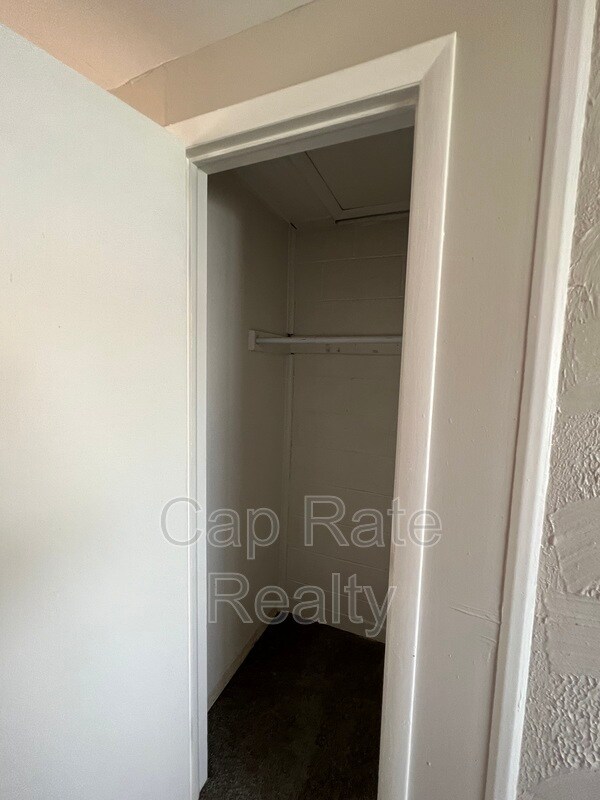 Building Photo - 3632 Cushing Dr