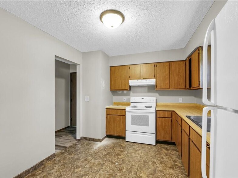 Building Photo - 112 W Raab Rd