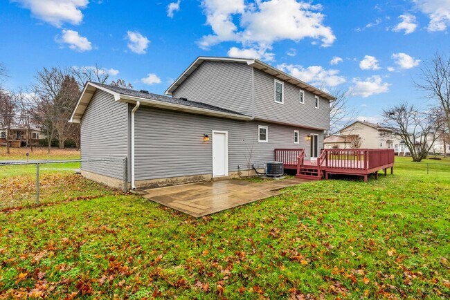 Building Photo - 215 Darrell Dr