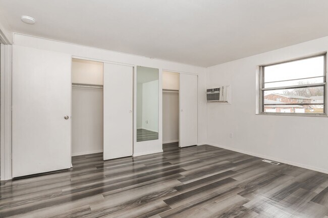 Building Photo - 6538-6552-6552 Conway Dr