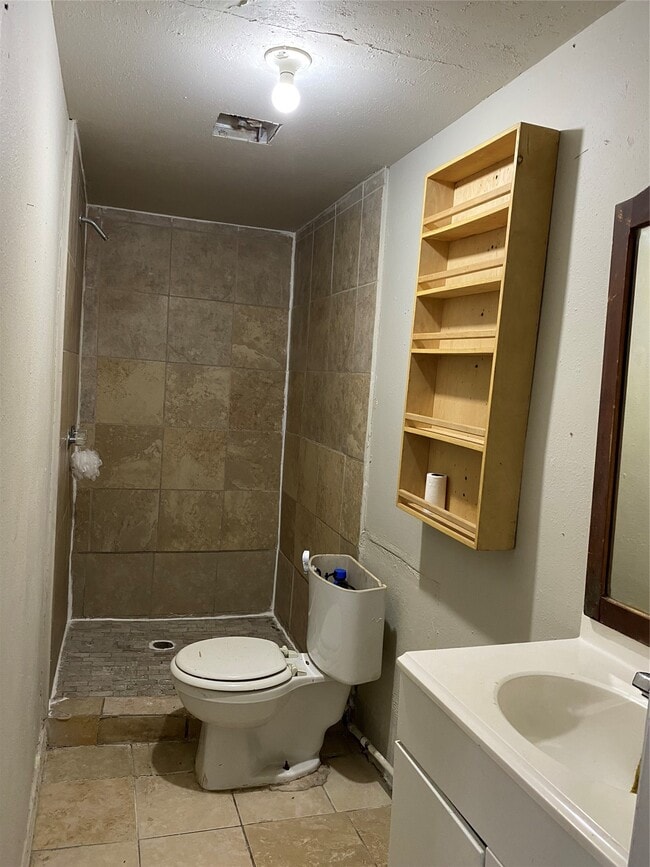 Building Photo - 3620 Reveille St