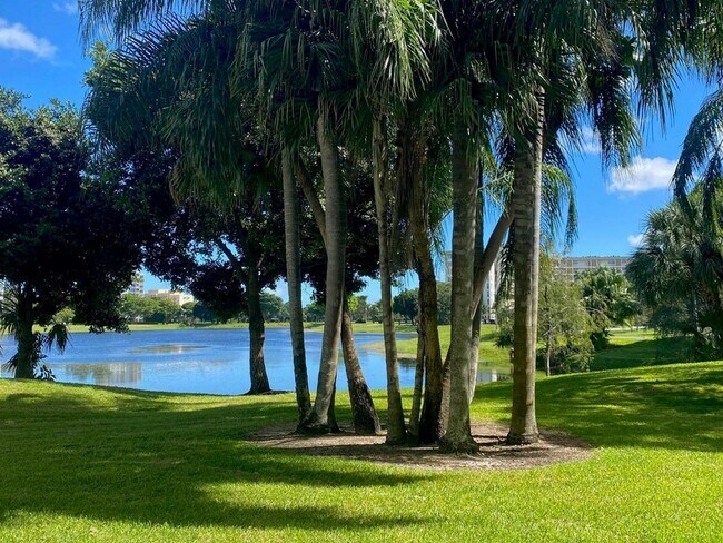 Building Photo - 3051 N Course Dr