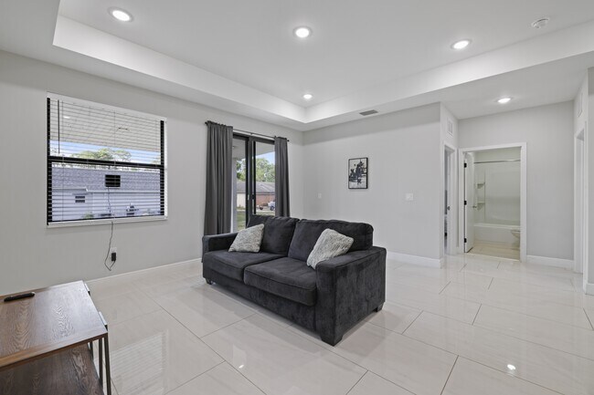 Building Photo - 2011 Olsen Ln