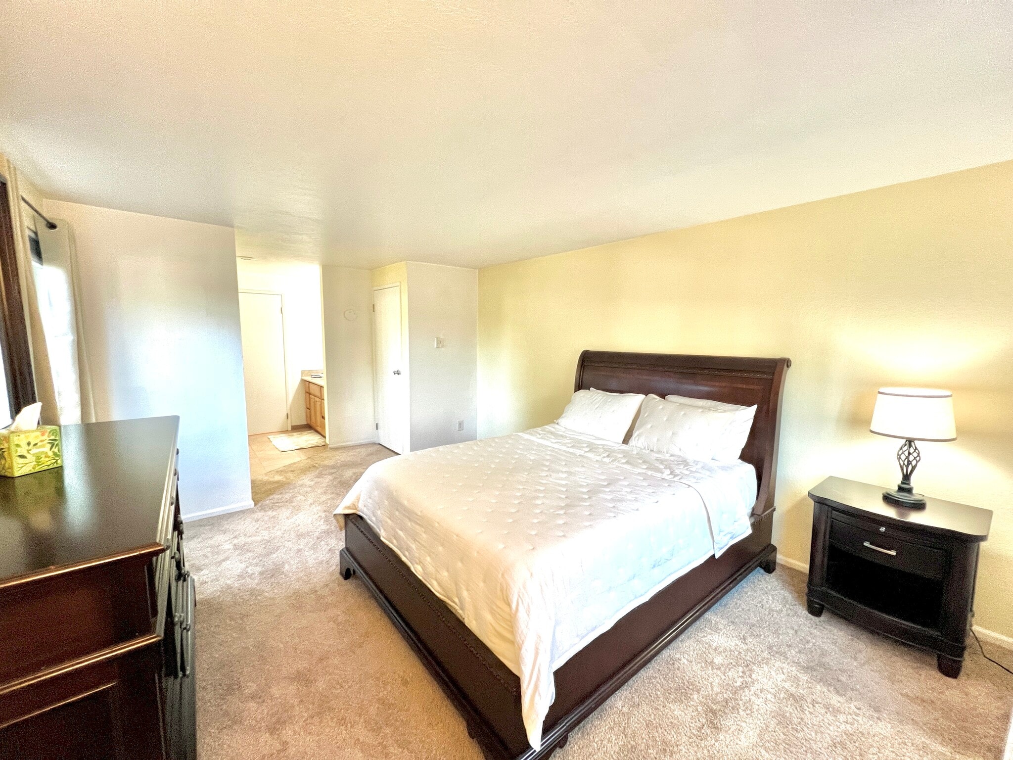 Master bedroom w/queen size bed - 204 Mountain Park Blvd SW