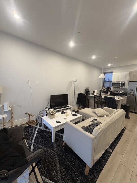 Building Photo - 3439 Lancaster Ave