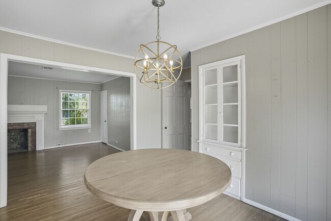 Building Photo - Charming 3-Bedroom Near Brookside & The Ga...