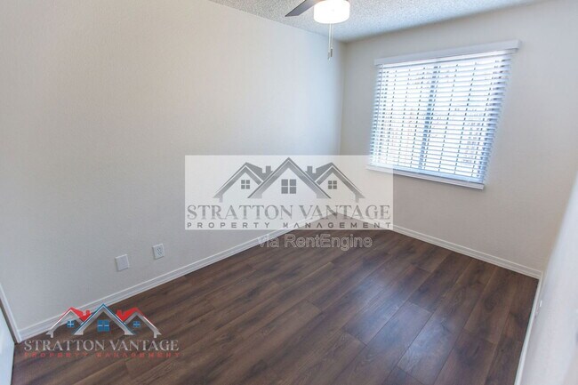 Building Photo - 3120 N 67th Ln