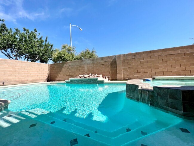 Building Photo - STUNNING 3BD/2.5BA HOME W/ TESLA SOLAR, POOL, SPA, & LOFT!!