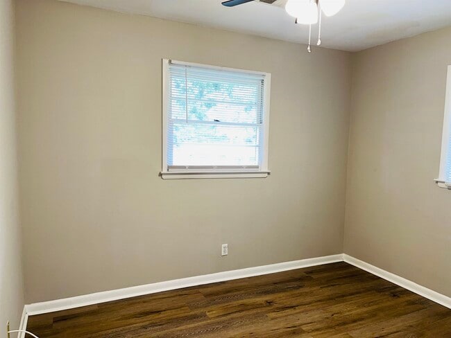 Building Photo - 943 Parkstone Dr