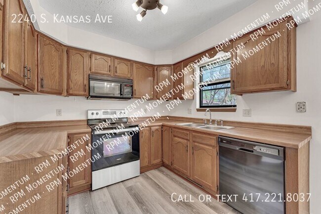 Building Photo - 3 Bedroom 2 Bath Home in SW Springfield!