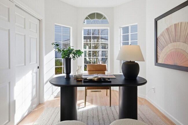 Building Photo - 15 Aaron Dr