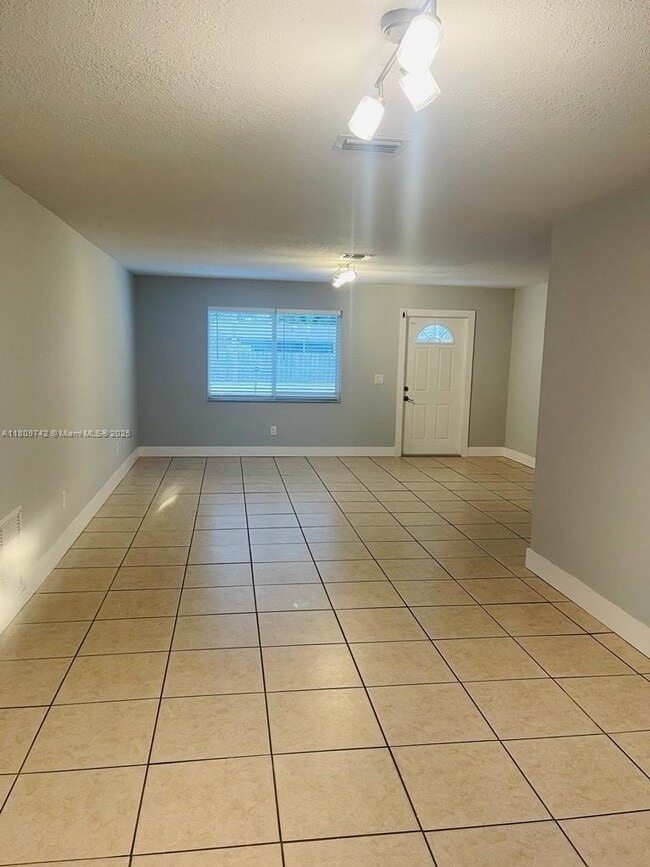 Building Photo - 3409 SW 64th Ave
