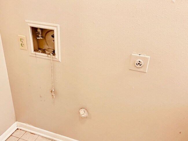 Building Photo - BEAUTIFUL COUNTRY 2 BEDROOM LEASE HOME IN ...