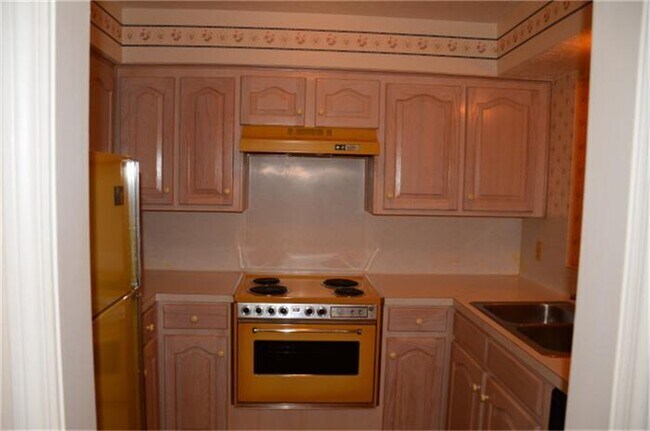 Building Photo - 2 BEDROOM 2.5 BATH TOWNHOME IN HUMBLE