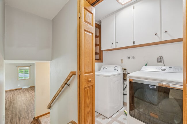 Building Photo - 923 Talwrn Ct