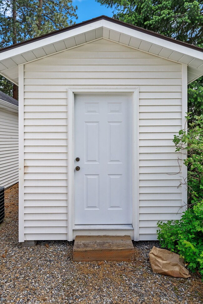 Building Photo - 8290 N Uplands Dr