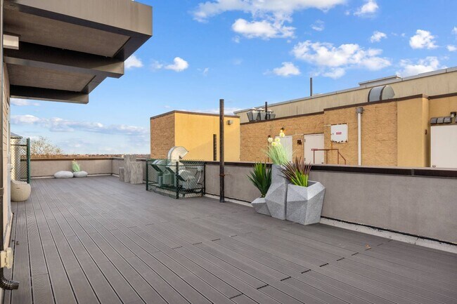 Building Photo - 2491 Ocean Ave