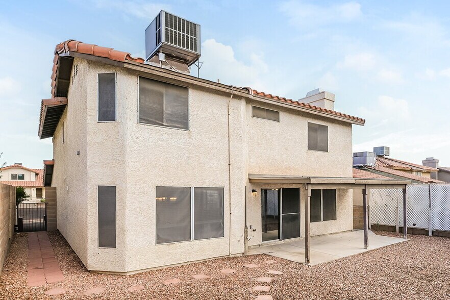 Building Photo - 2811 Cacto Ct