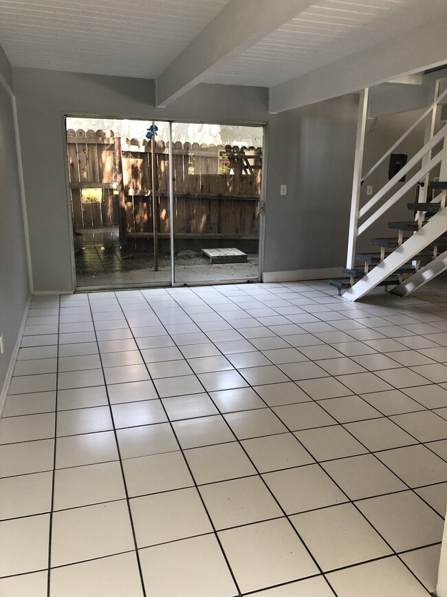 Building Photo - 992 Emerson St