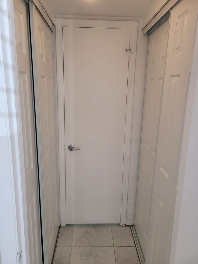 Building Photo - FOR RENT!!! BEAUTIFUL AND SPACIOUS 1 BED 1 BATH CONDO (MOVE IN SPECIAL)...