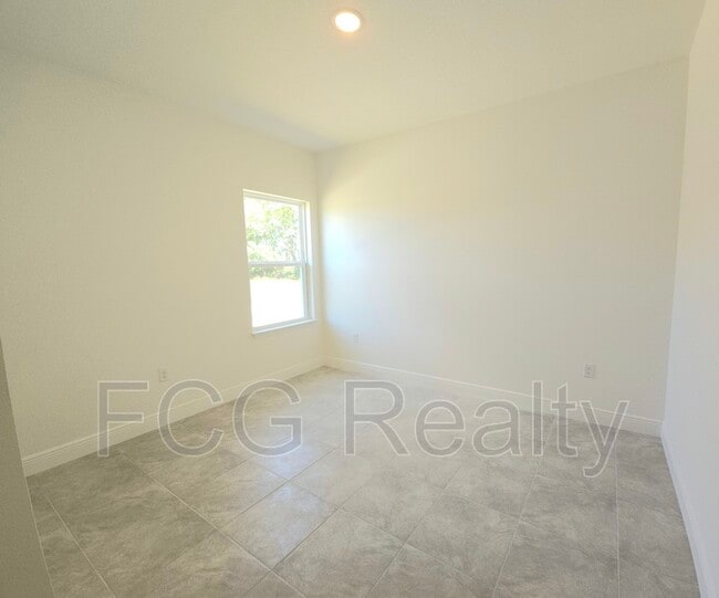 Building Photo - 5383 SW 150th Lane Rd